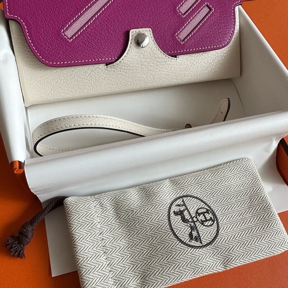 Hermes In The Loop Wink Glasses Case - Picture 5 of 10